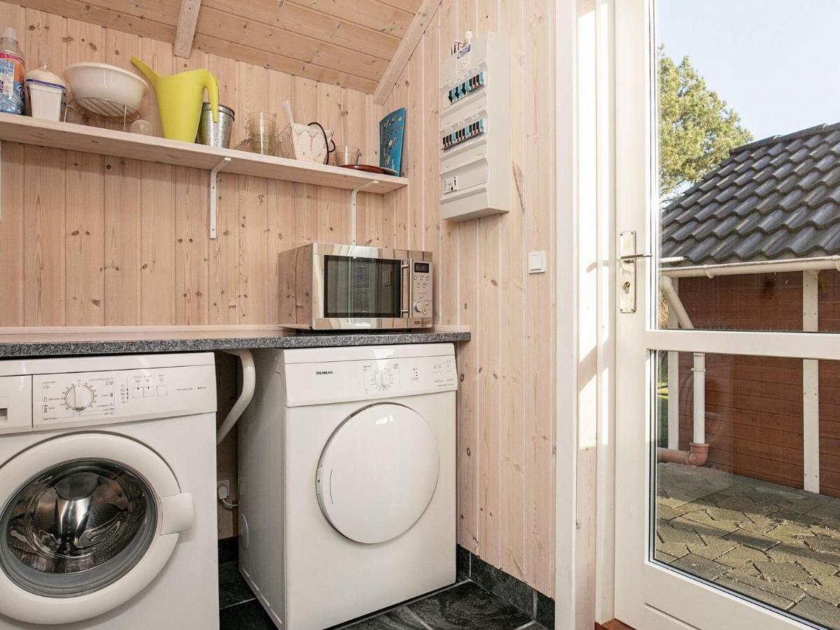 Three-Bedroom Holiday Home In Rodby 38 Kramnitse Exterior foto