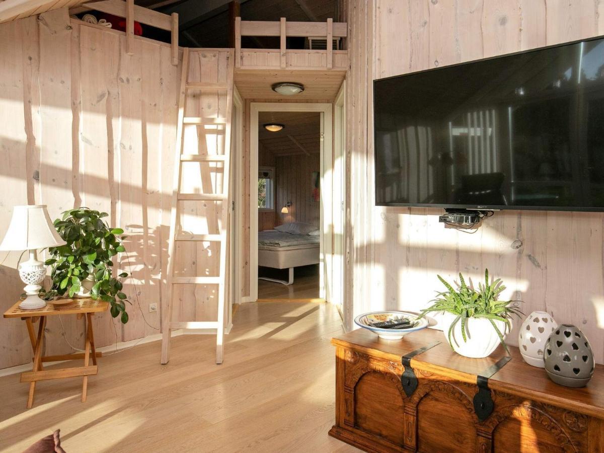 Three-Bedroom Holiday Home In Rodby 38 Kramnitse Exterior foto