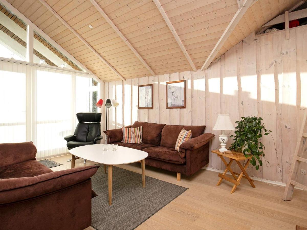 Three-Bedroom Holiday Home In Rodby 38 Kramnitse Exterior foto